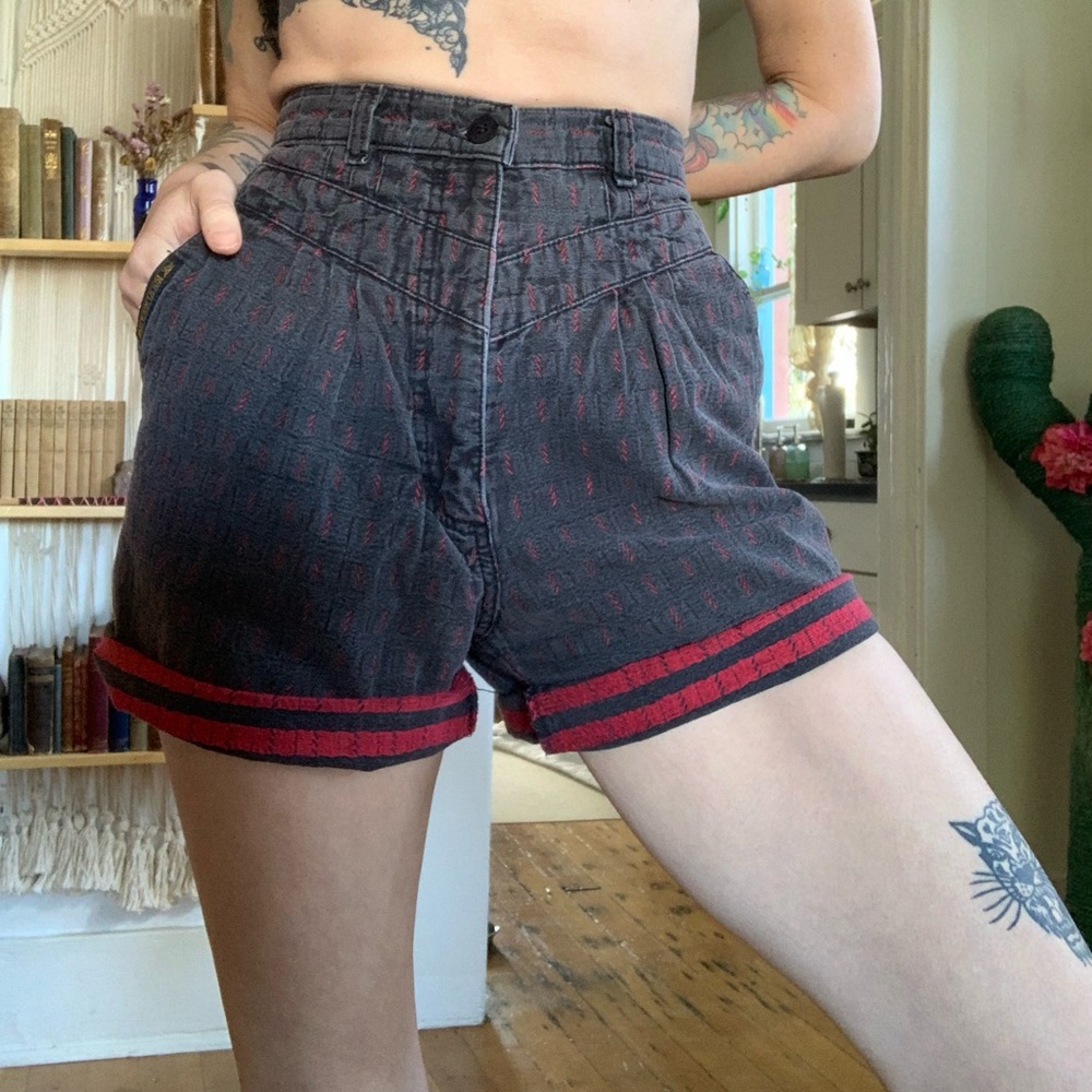 Super Cute Vintage Rockies | Yoked High Waisted Cut-off Shorts | 26” Waist